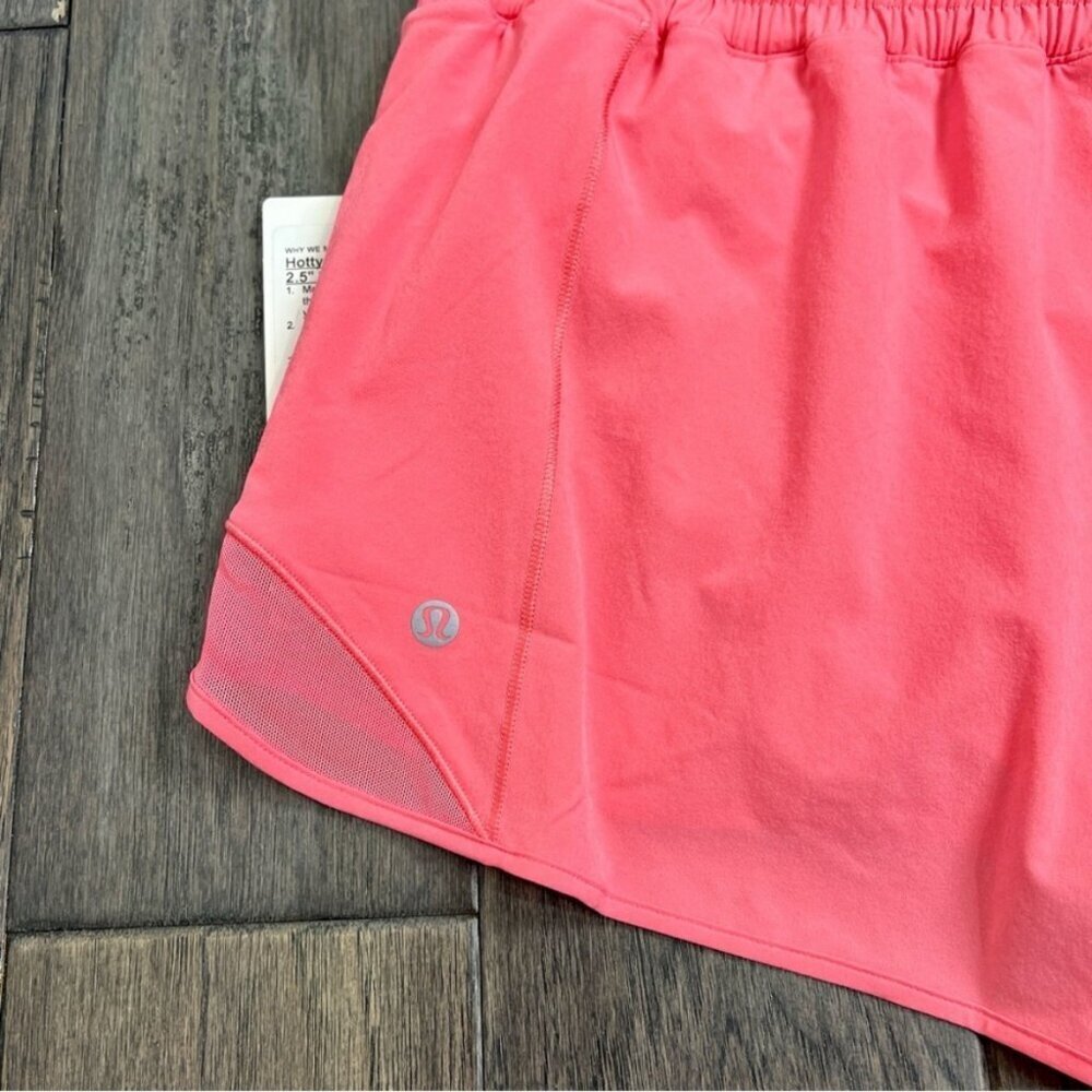 Lululemon NWT Hotty Hot High-Rise Short 2.5" Sakura Pink - Picture 4 of 9